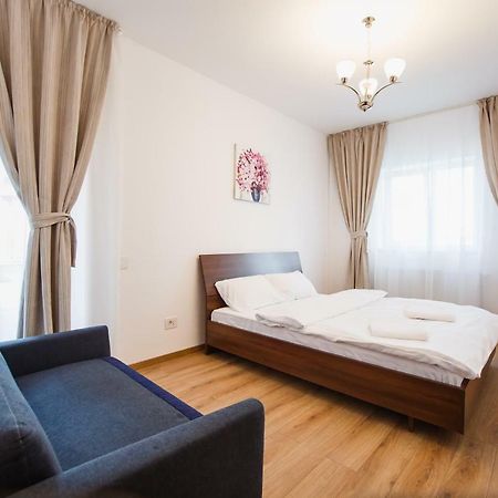 Spacious & Bright 2 Bedroom Central Apartment Oradea Exteriér fotografie