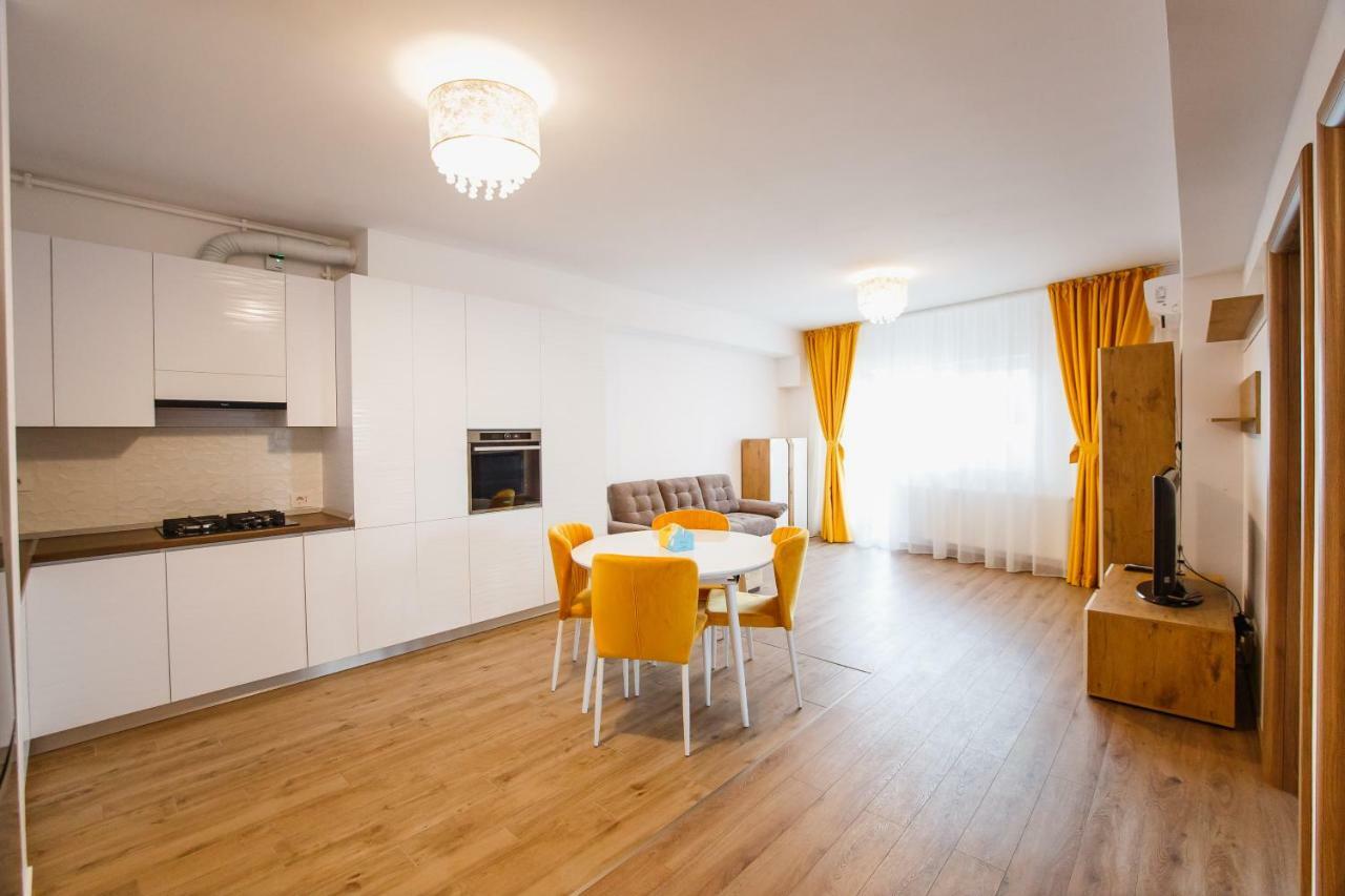Spacious & Bright 2 Bedroom Central Apartment Oradea Exteriér fotografie
