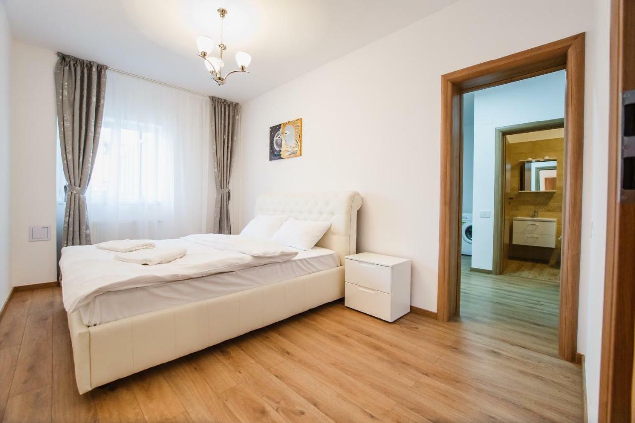 Spacious & Bright 2 Bedroom Central Apartment Oradea Exteriér fotografie