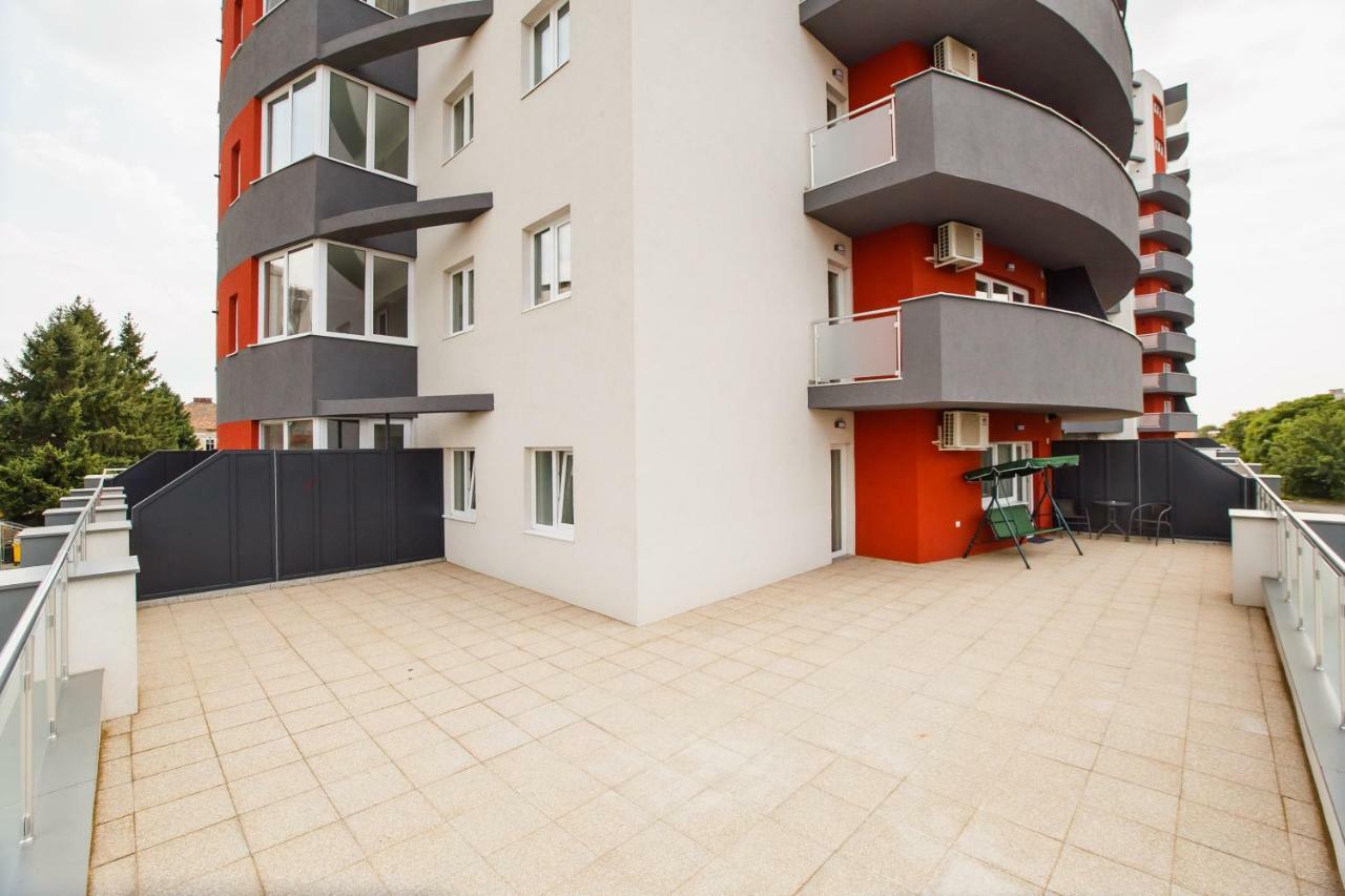 Spacious & Bright 2 Bedroom Central Apartment Oradea Exteriér fotografie