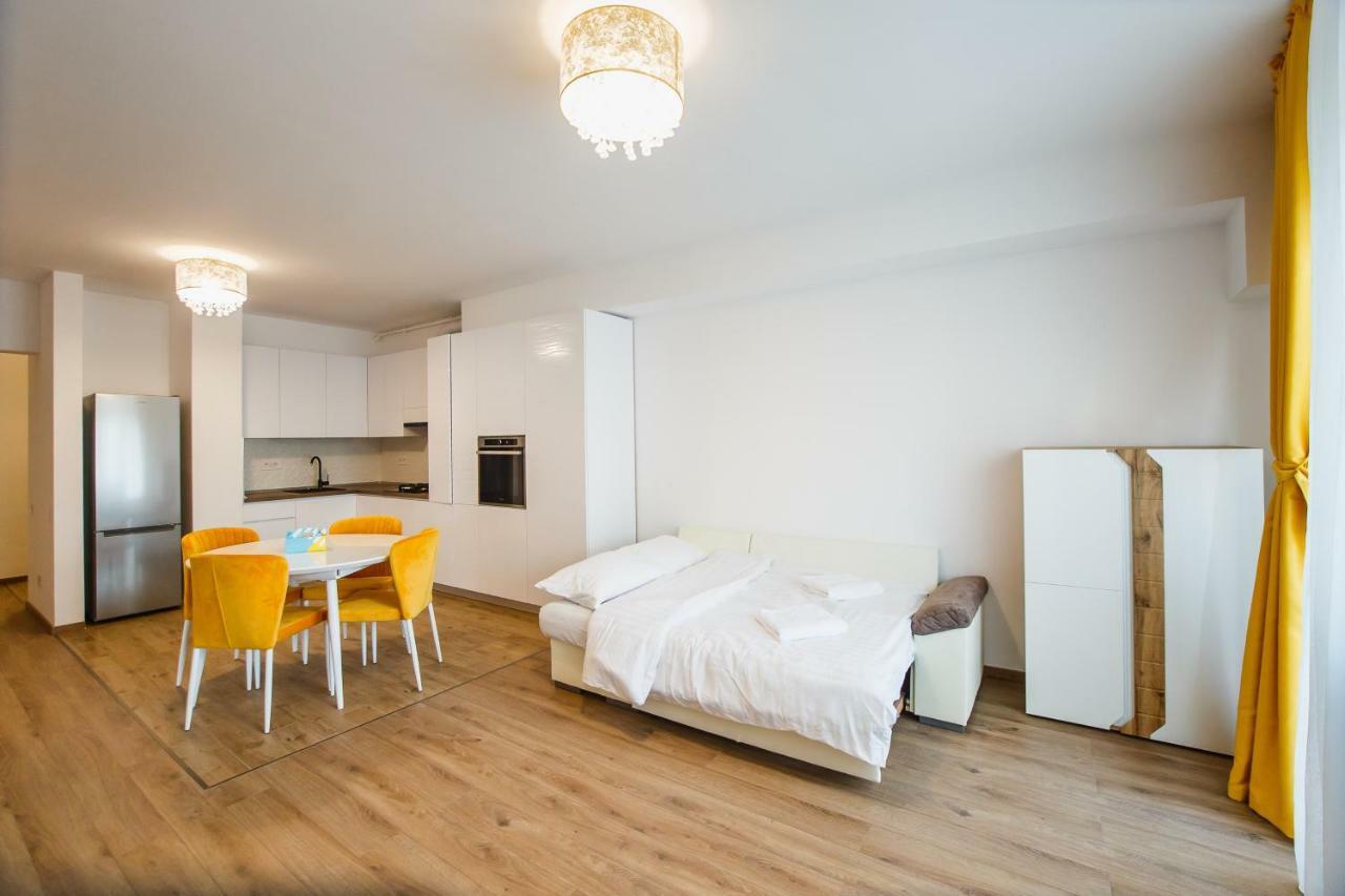 Spacious & Bright 2 Bedroom Central Apartment Oradea Exteriér fotografie