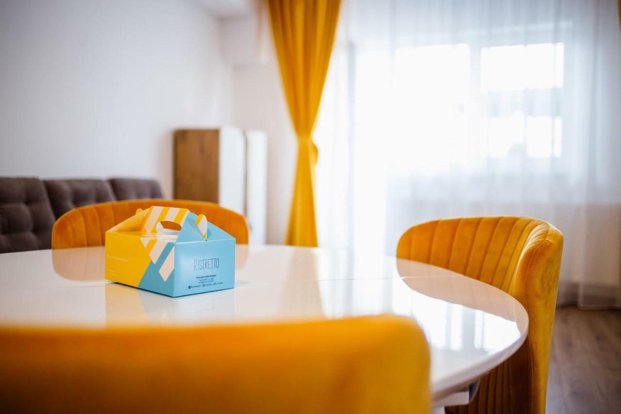 Spacious & Bright 2 Bedroom Central Apartment Oradea Exteriér fotografie