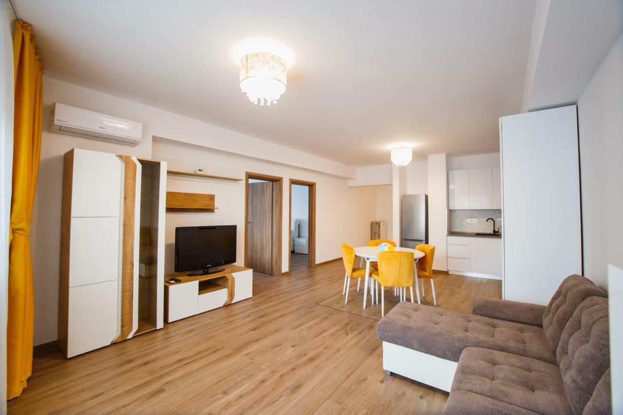 Spacious & Bright 2 Bedroom Central Apartment Oradea Exteriér fotografie