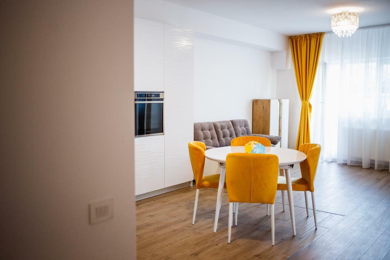Spacious & Bright 2 Bedroom Central Apartment Oradea Exteriér fotografie